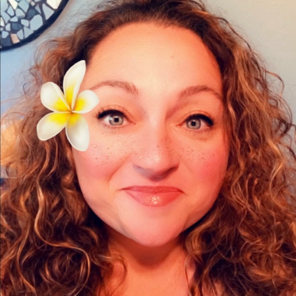 Jenn 💕 Posh Ambassador 💕 Smith - Picture 3 of 8